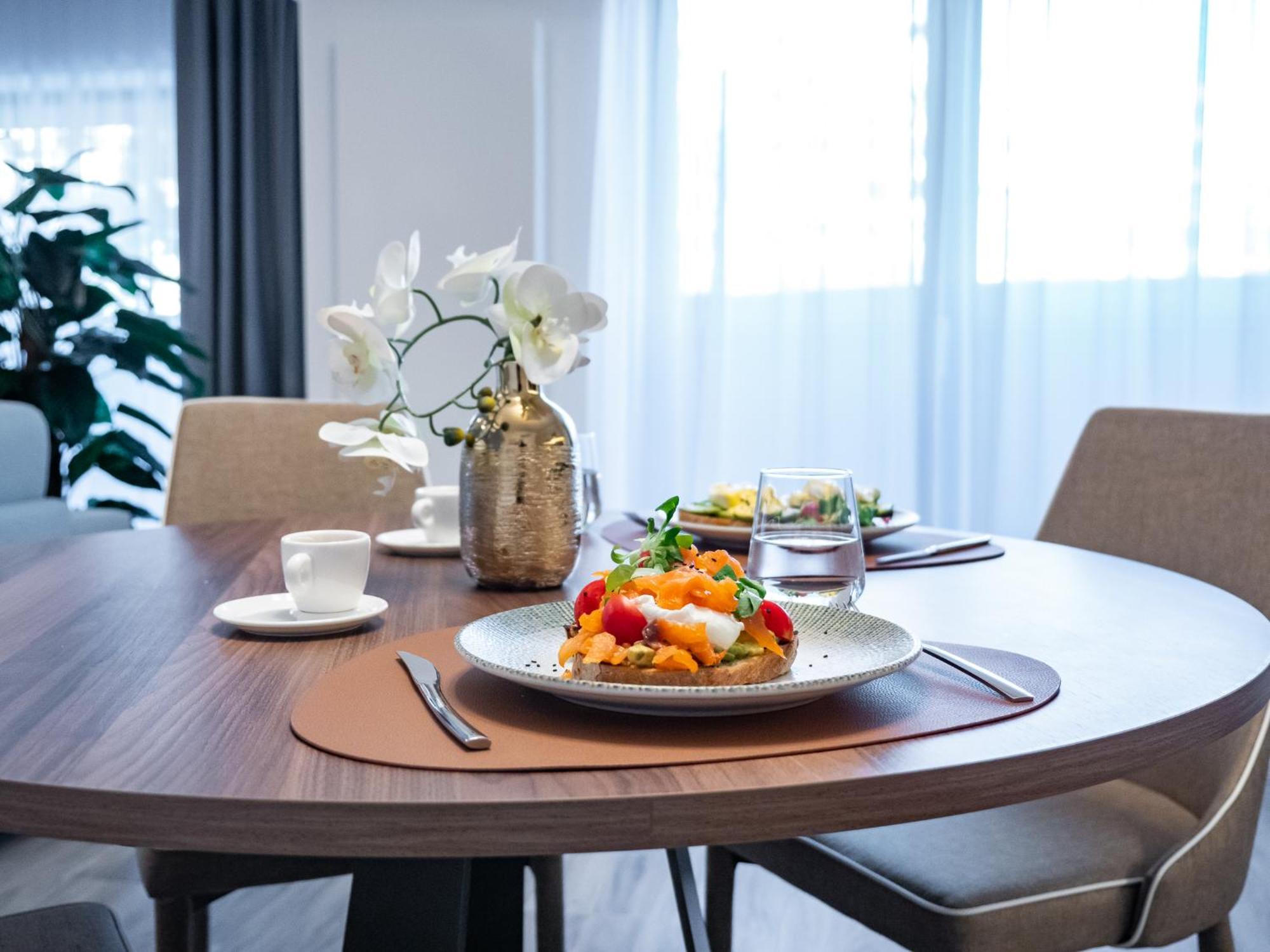 Novos Aparthotel Bucarest Esterno foto